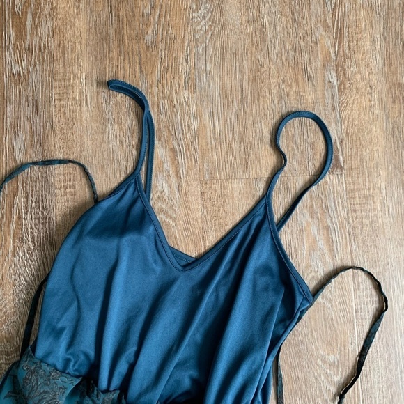 ASTR Floral Ruffle Teal Lined Romper X-Small - Picture 8 of 8